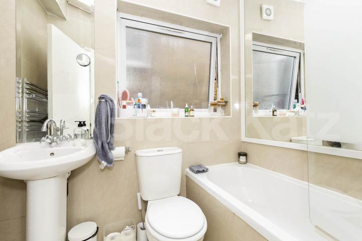 			1 Bedroom, 1 bath, 1 reception Apartment			 Homefield Road, Chiswick